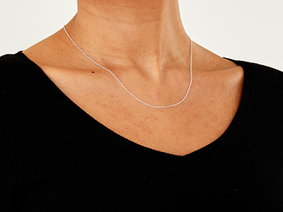 Colar de corrente com rastros luminosos